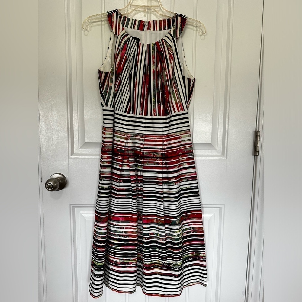 Nine West sleeveless stripe pattern dress size 6 GUC